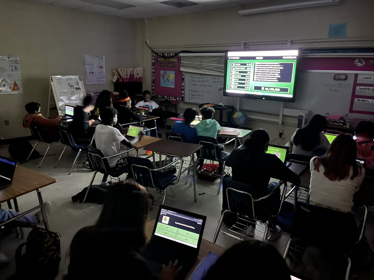md_shelton's tweet photo. My students had fun earlier in the week reviewing for their 6 weeks Benchmark Exam @AldineMS_AISD @SPeralta_AMS @MrRob_AISD #AMSTexasHistory #AMSColts #AldineConnected https://t.co/jNsHrNsdbi