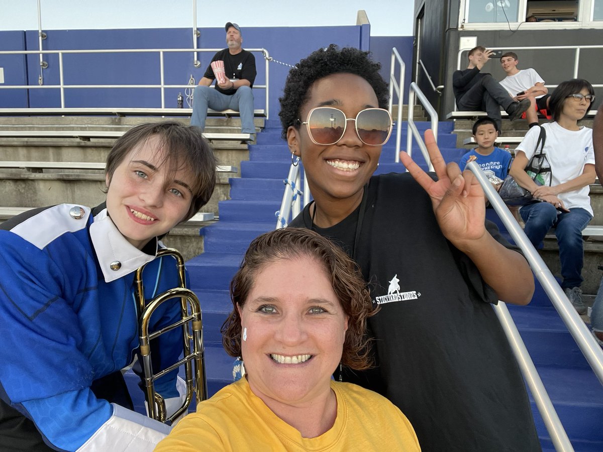 Profe_Inchauste's tweet photo. Best part of teaching is seeing your 7th grade babies thrive as young adults.  Once their teacher, always their teacher.  #hbmsbabies https://t.co/8ahoYLHoOG