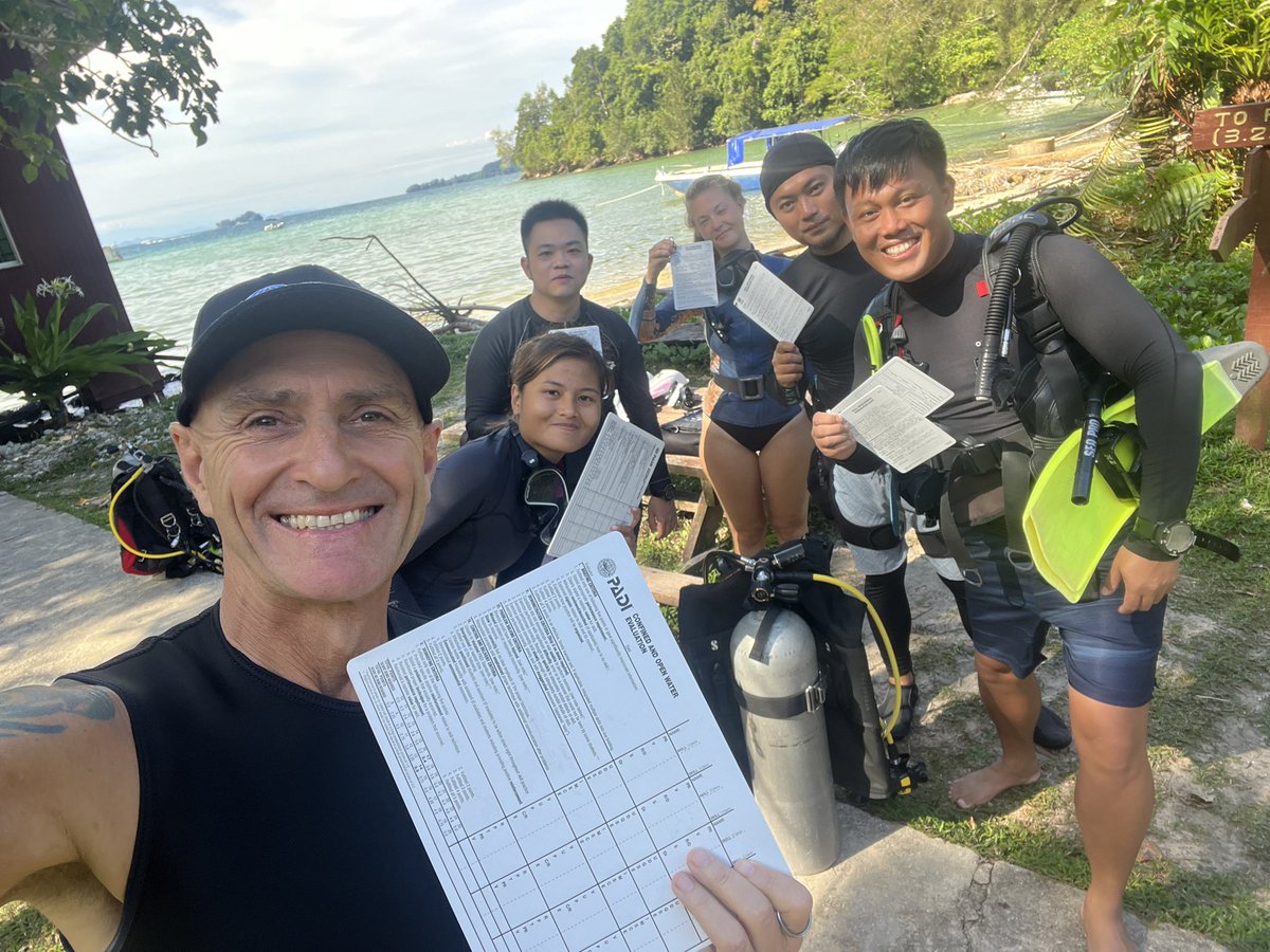 divedownbelow's tweet image. The September #idc are out on their first #confinedwaterpresentations #instructordevelopmentcourse #platinumcd #richardswann you got this guys 💪🏼