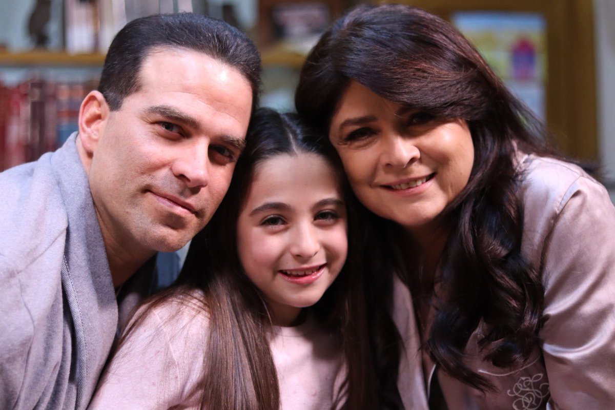 Produccionof's tweet photo. Olga podría separar a los #Chavero …#CoronaDeLágrimas2 de lunes a viernes a las 6:30 p. m. MEX #ConLasEstrellas .
@elgueromex @victoriaruffo31 @alenones @SoyLaraCampos https://t.co/5sEk1EasLX