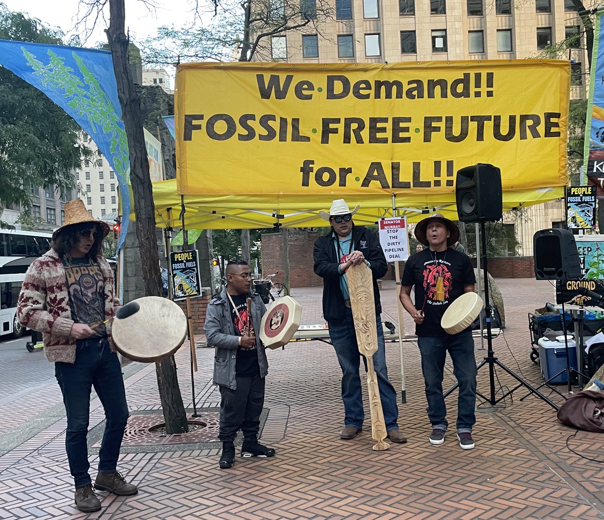 Global Climate Strike in Seattle!! Thank you for organizers and speakers. 
#NoDirtyDeal
#ClimateStrike #fridaysforfuture #PeopleNotProfit #stopLNG #ClimateJusticeNow