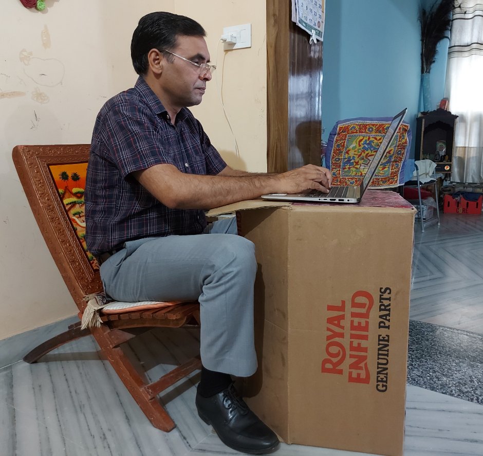 RajHaluwasiya's tweet photo. Thanks @royalenfield Your packing material is as strong as your bike. आम के आम गुठलियों के दाम
#jugaad
#creativity
#Useresources
#Climatechange
#EnvironmentalSustainability https://t.co/FrKML4ItZC