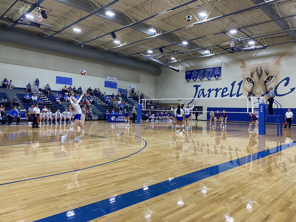 JarrellHS's tweet image. Lady Cougars are BATTLING!!