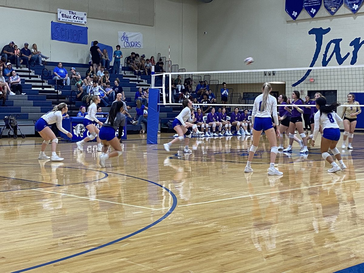 JarrellHS's tweet image. Lady Cougars are BATTLING!!
