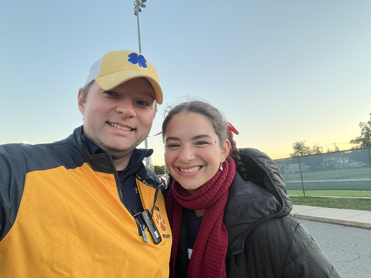 Football under the lights… #golfersinthewild #pthsnation <a href="/AthleticsPTHS/">PTHS Athletics</a>
