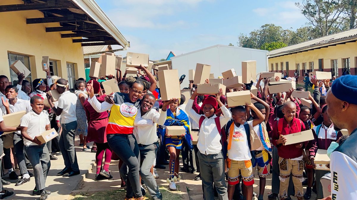 mawelly05's tweet photo. Giving back to the community.
Thank you so much to those who contributed to this initiative, enikwenze kithi niphinde nikwenze nakwabanye futhi!
#Washie100Miler
#ComradesMarathon
#RunningForSomething
#RunningForSomeone
#RunningForACause
#RunningForAChild https://t.co/wnVcKKi6LB