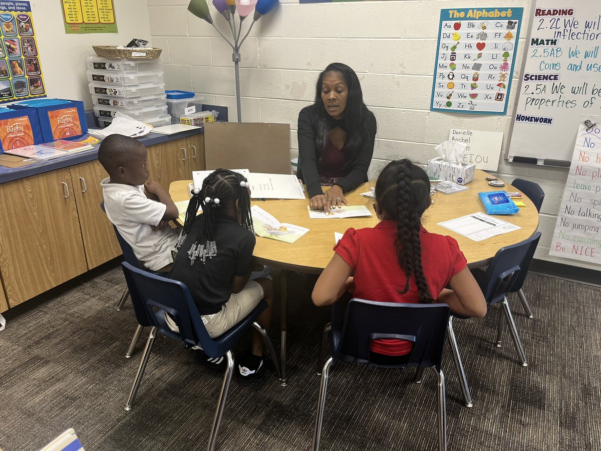 DAPerryJr_Leads's tweet photo. Did a Pop up visit to 2nd grade. And our #Intervention is in full throttle. It’s time to #Excellerate shout out to our academic interventionist Ms. manning. https://t.co/YieQSbG7Sx