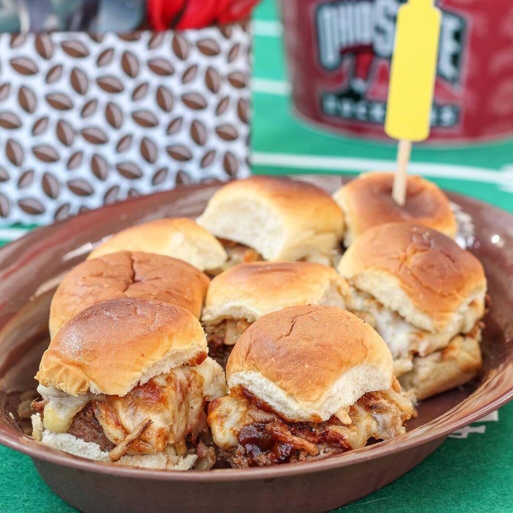LydiOutLoud's tweet photo. It’s Game Day Eve! 🏈 We all know that the food is one of the best parts of tailgating, right? Make these tasty Meatloaf Sliders and watch them fly faster than a running back. Get the recipe here or though the link in our bio: https://t.co/uV4qXPwChc #ohiobeef #ad https://t.co/kdunitfA2l