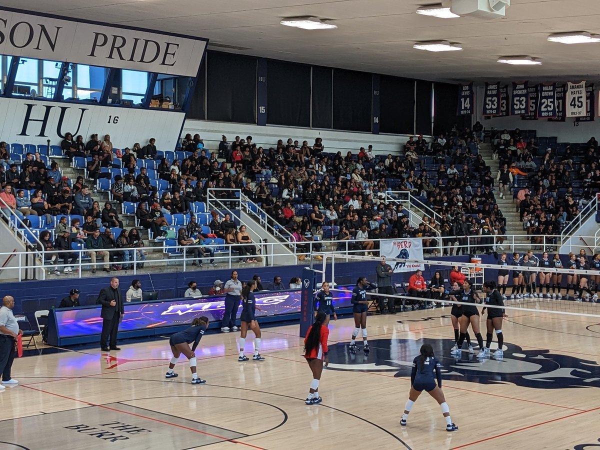 It's study abroad night w/ @HUBuncheCenter and @HUBisonSports..so glad to be back in the gym! #studyabroadsoblack #HUYouknow