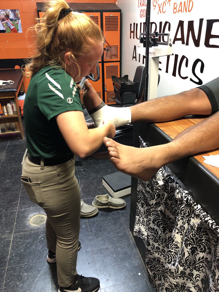 Hey Hurricanes! It’s Andrea again, checking in this beautiful Friday evening. I’m so glad to have these home game the past couple weeks because it’s not a far drive from Wilmington College! I love hearing the support from the community! Go Canes!🧡 <a href="/WC_MSAT/">Wilmington College Athletic Training</a> <a href="/WilmingtonColl/">Wilmington College (OH)</a>