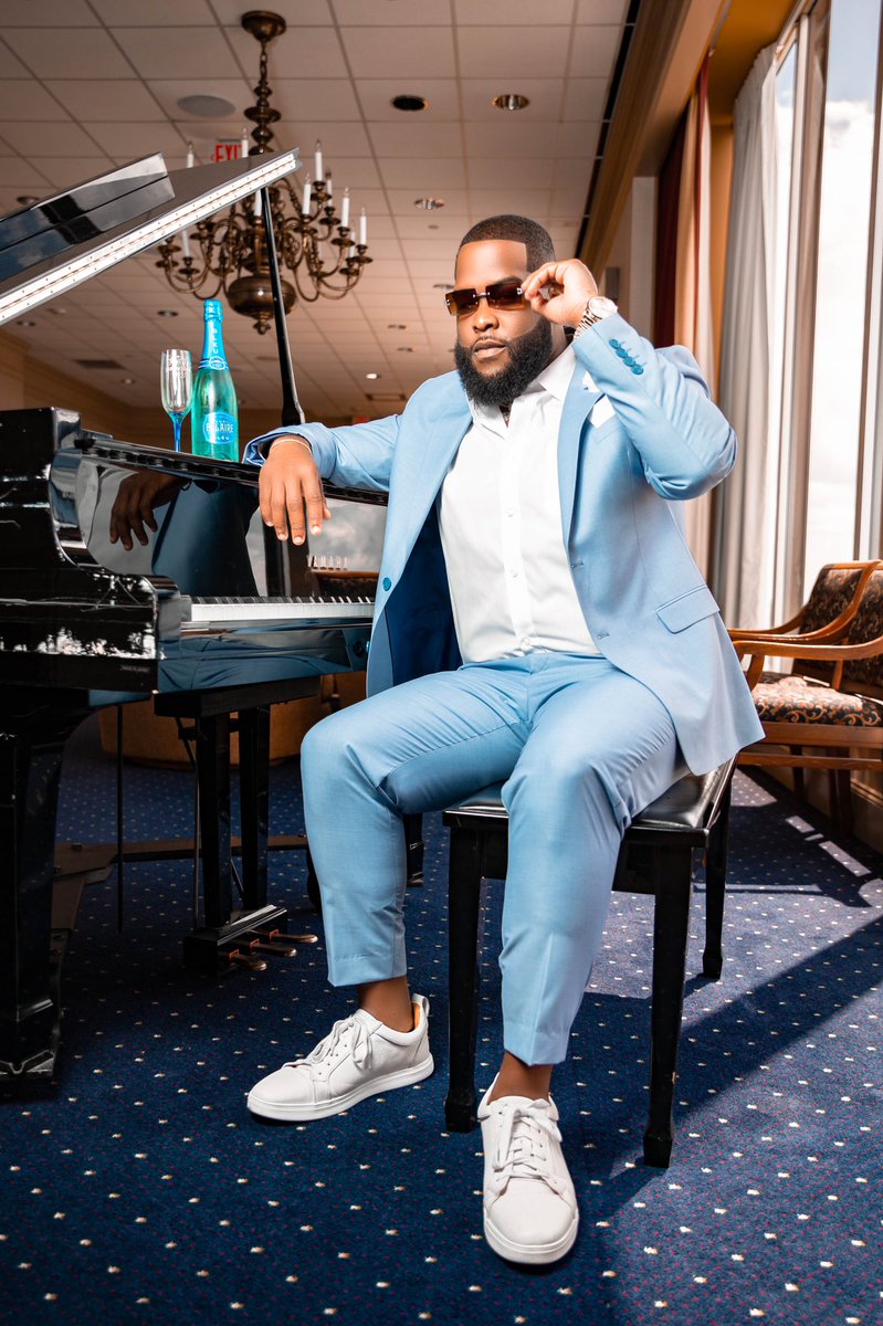 kingtonyd__'s tweet photo. Enjoy the view. This is 25 🍾🥂 https://t.co/Lu3mOhkCnd