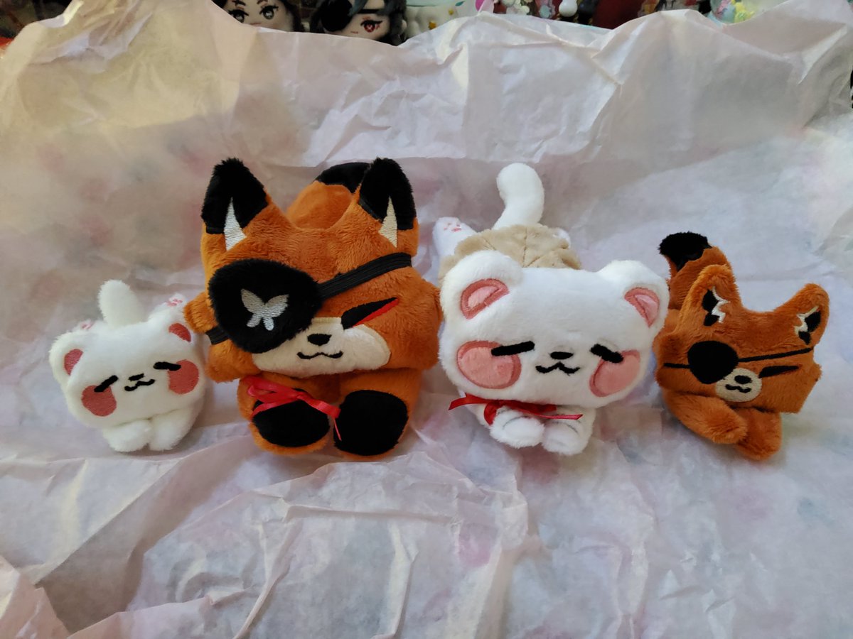 viviheartfilia's tweet photo. HuaLian Family by @rococopigeon. 🥰. Minis are Eming and Ruoye 😋
#mxtx #tgcf #hualian #rouye #eming https://t.co/URyZBRuF9O