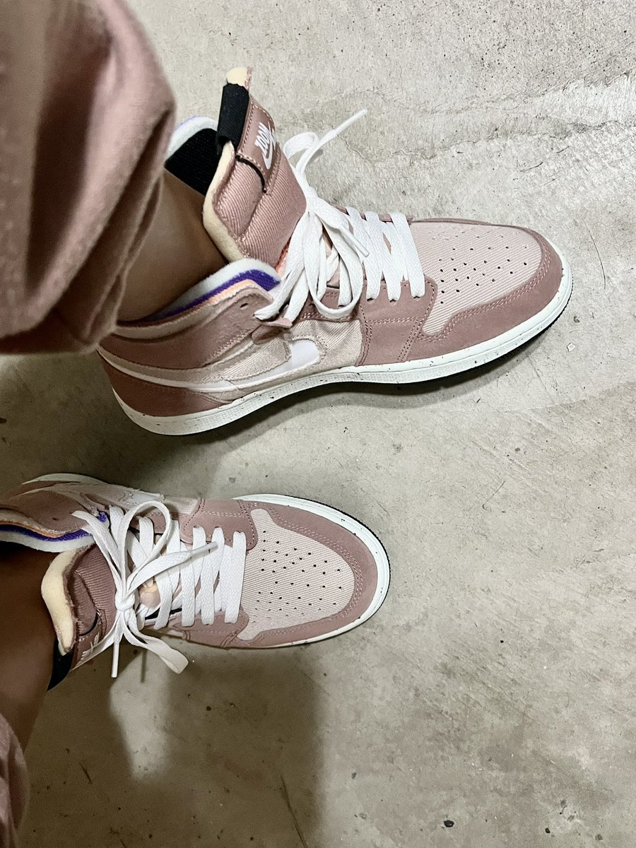 Baesicc_21's tweet photo. It gets dark so damn fast I didnโt get a great pic ๐ฉ but I did get a compliment โบ๏ธ
#WeekendKicks https://t.co/vmbL0iJXPN