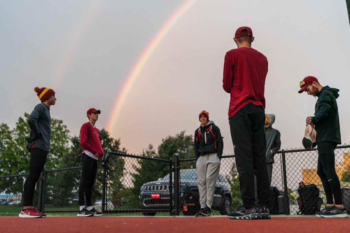 Meanwhile, back 🏠. 🌪️🌈🌪️

#CycloneSZN #Run4ISU