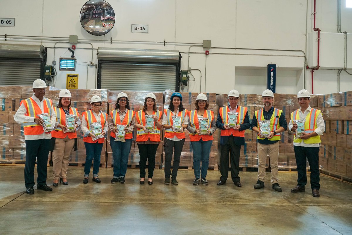 dpworlddom's tweet photo. Como aliados estratégicos del Programa Mundial de Alimentos, en #DPWorldLogistics, apoyamos la iniciativa que de manera conjunta llevan a cabo con el programa Supérate… https://t.co/qPd42P34wn