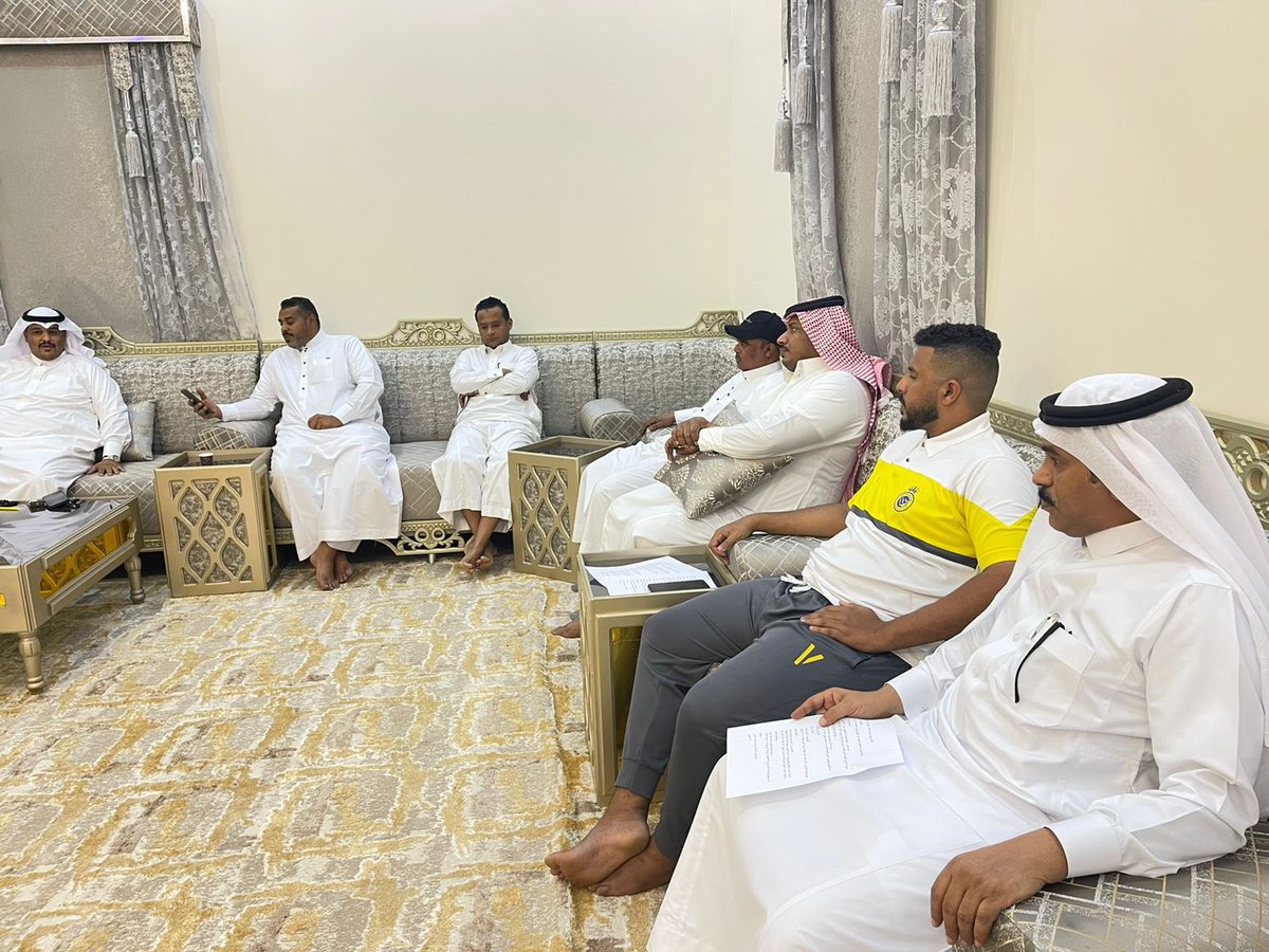 ALSUFFA_FC's tweet photo. في يوم الاربعاء ١٩ يوليو ٢٠٢٢ تم تدشين فريق الصفة في الاجتماع الذي جمع الشيخ أحمد بن علي ال عجي الصحبي بمسؤولي فرق بلدة الصفة وتقرر ضمها جميعا بمنجزاتها في كيان واحد بأسم الصفة . https://t.co/f9rVphA9Wa