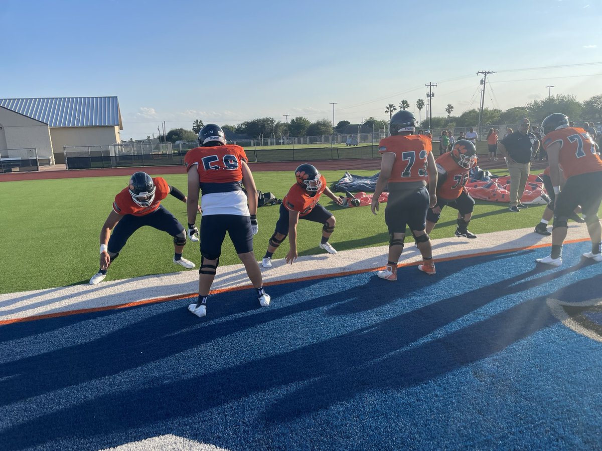 JEHSFootball's tweet photo. Economedes vs Brownsville Rivera #GameDay https://t.co/TtNXqoKsOx