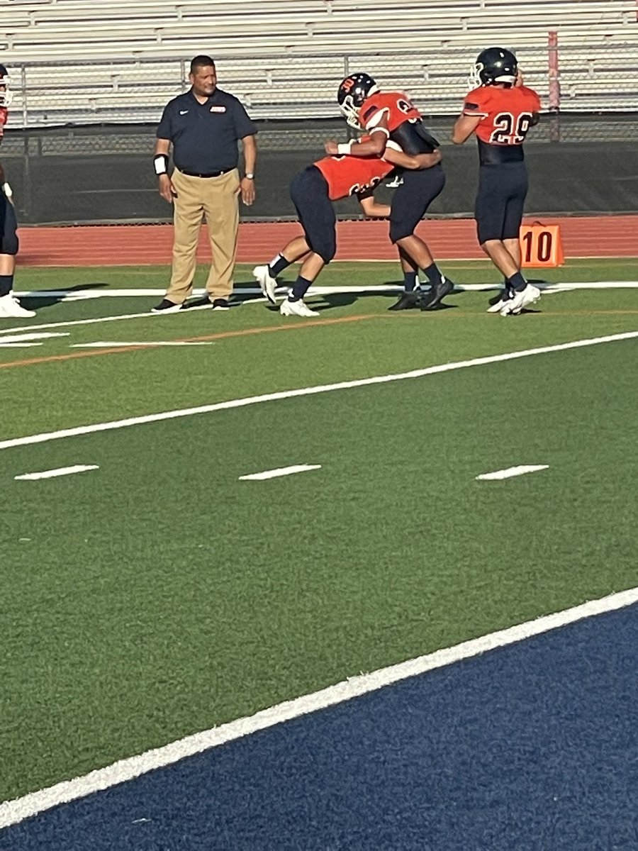 JEHSFootball's tweet photo. Economedes vs Brownsville Rivera #GameDay https://t.co/TtNXqoKsOx