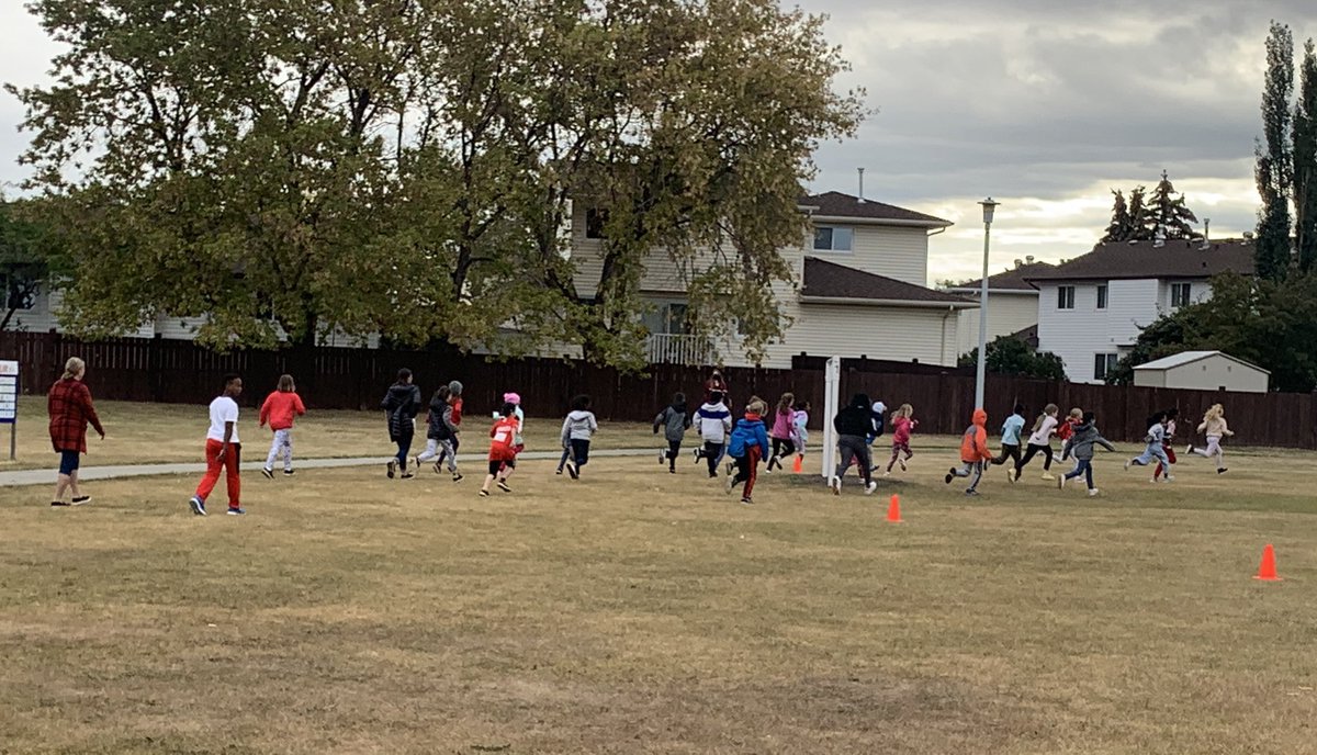 StCharlesECSD's tweet image. It was a beautiful brisk morning to honour a Canadian Hero with our annual #terryfoxschoolrun ! Thank you to our incredible Running Club leaders for organizing! #ECSDFaithInspires