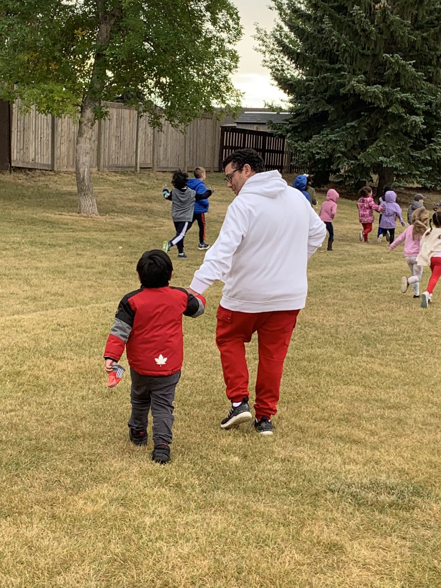 StCharlesECSD's tweet image. It was a beautiful brisk morning to honour a Canadian Hero with our annual #terryfoxschoolrun ! Thank you to our incredible Running Club leaders for organizing! #ECSDFaithInspires