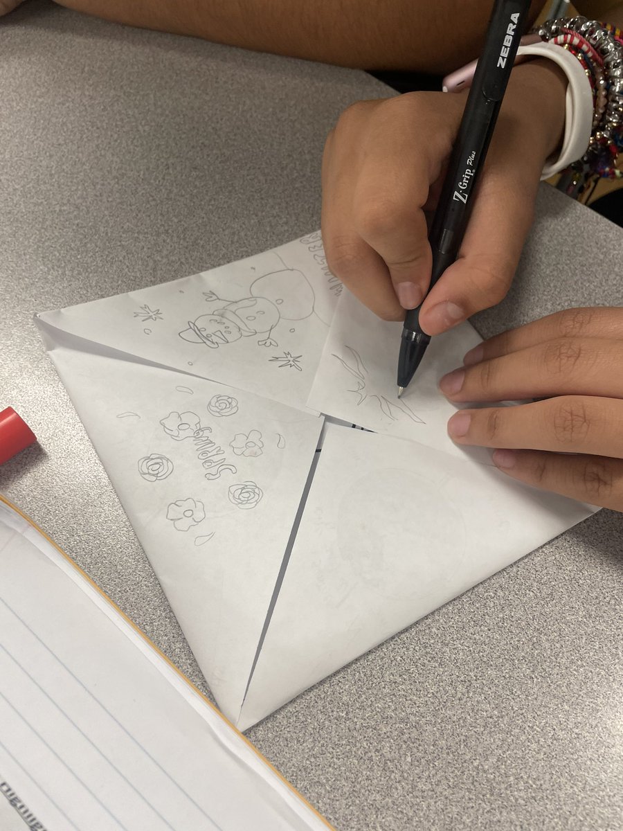 PeelerMrs's tweet photo. Seasons foldables today in 8th grade Science! We were modeling how the tilt of the earth as it revolves causes seasons! #cfbscience #cfbproud #PanthersPersevere🐾 #interactivesciencenotebooks @TedPolkMS https://t.co/UkF6TCIVn0