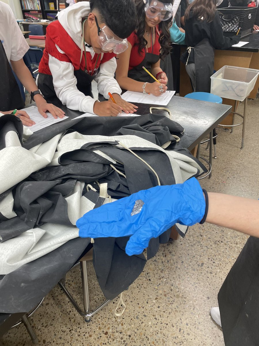 lcvalenzuela12's tweet photo. Iodine and Silicone and Sodium oh my👩‍🔬@NorriScience @CrockettColts https://t.co/YrrvuXsOZq