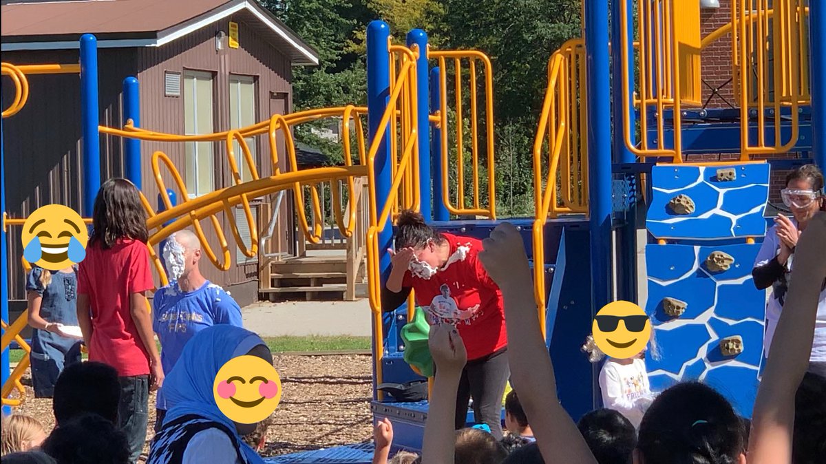 I’m not sure who had more fun… the top 3 fundraisers for #TerryFoxWalk or @mmedipietro , @MelinaDiCarlo and/or @ConterSimon getting a whipped cream 🥧 in the face! 

Bravo @WestOaksFI for an amazing fundraising effort! 👏🏻👏🏻