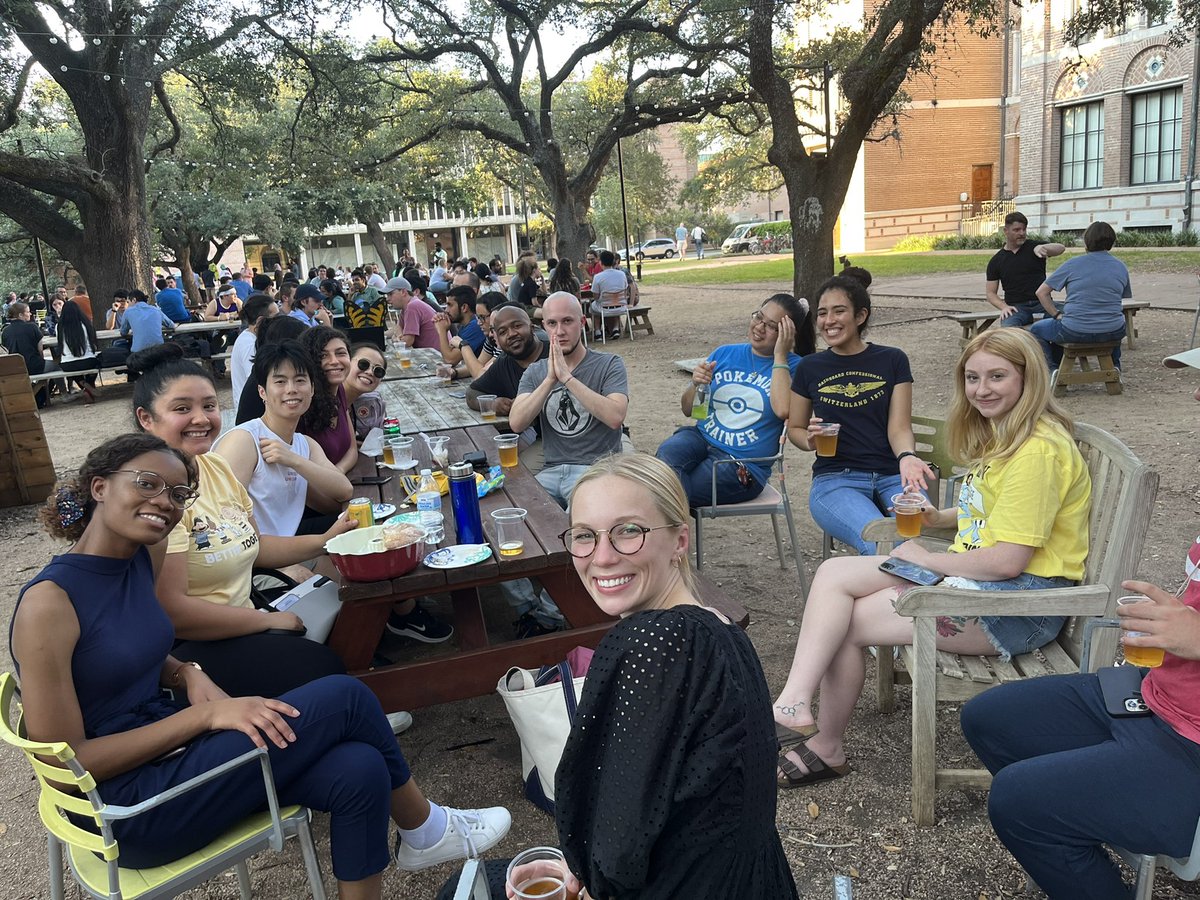 NeuroMDAUTH's tweet photo. Lots of dopamine in the mix at the neuro program student social! https://t.co/EeUNjj7bWN