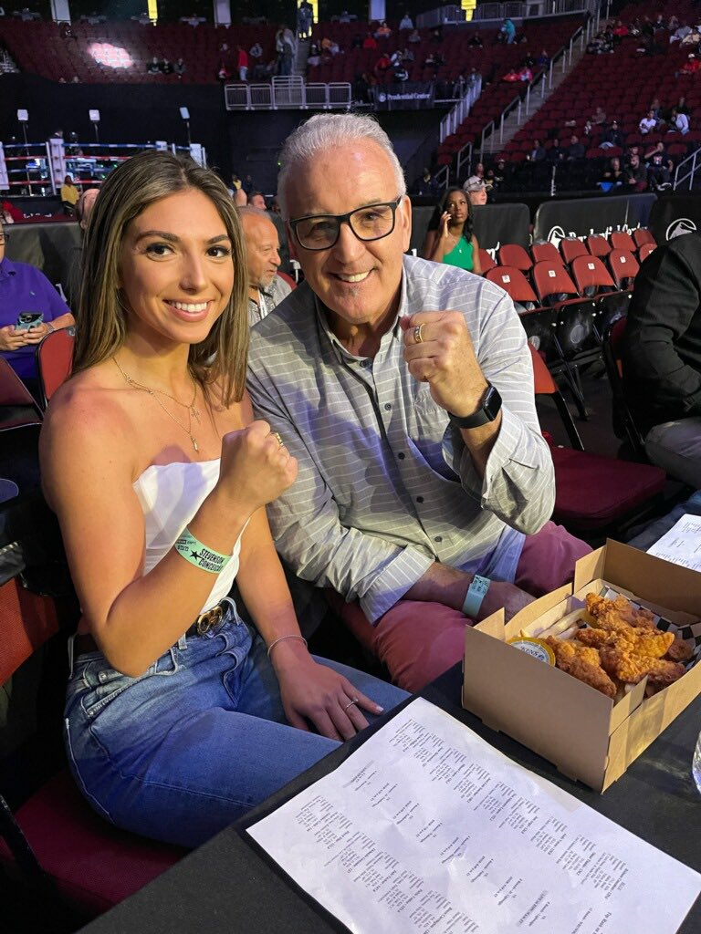 Hanging out with @RebeccaRuber at 🥊🥊#StevensonConceicao! @SiriusXMBoxing @CommishRandyG @AndreDaGiantSXM
