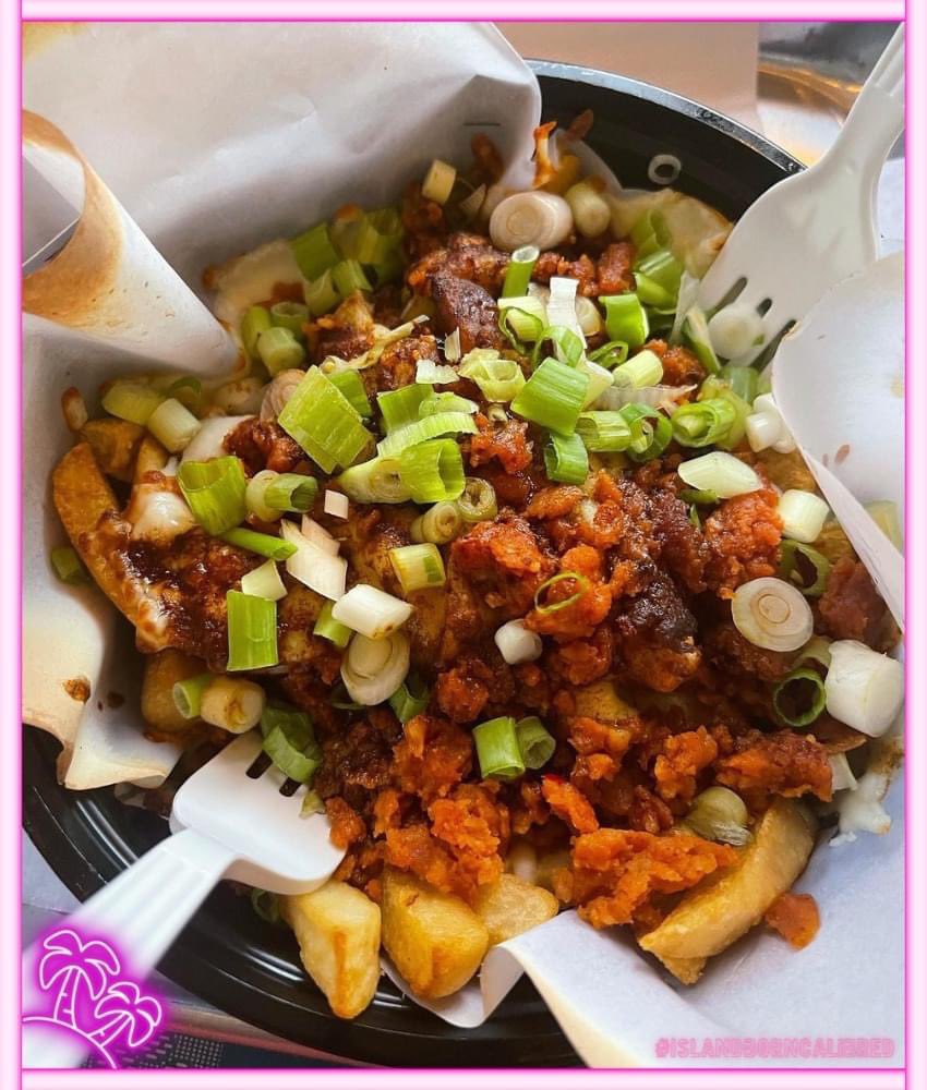 FlipSigi's tweet photo. Youuu know what day it is 🍟🔥 

[Longanisa #Poutine with crispy french fries, crumbled #longanisa, adobo gravy, mozzarella and scallions 📸 by @bombashellfood] https://t.co/Jim8OLQpup