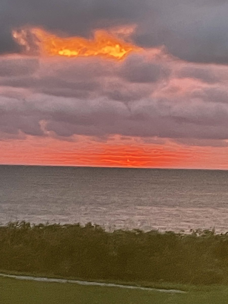 bob_oakes's tweet photo. Angry eyes in the sky over #novascotia tonight at sunset as we wait for Tropical Storm/hurricane Fiona. https://t.co/yQcHbIsyOj