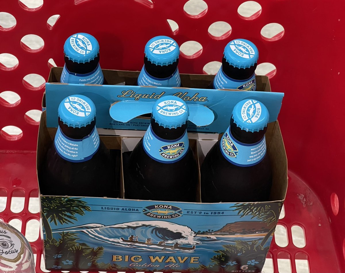 thekonaguy's tweet photo. When the venue doesnโt have @KonaBrewingCo Big Wave and youโre early anywaysโฆready to see @smallpools at @thefactory_stl! ๐ค #OneLifeRight https://t.co/5GHTe4MABJ
