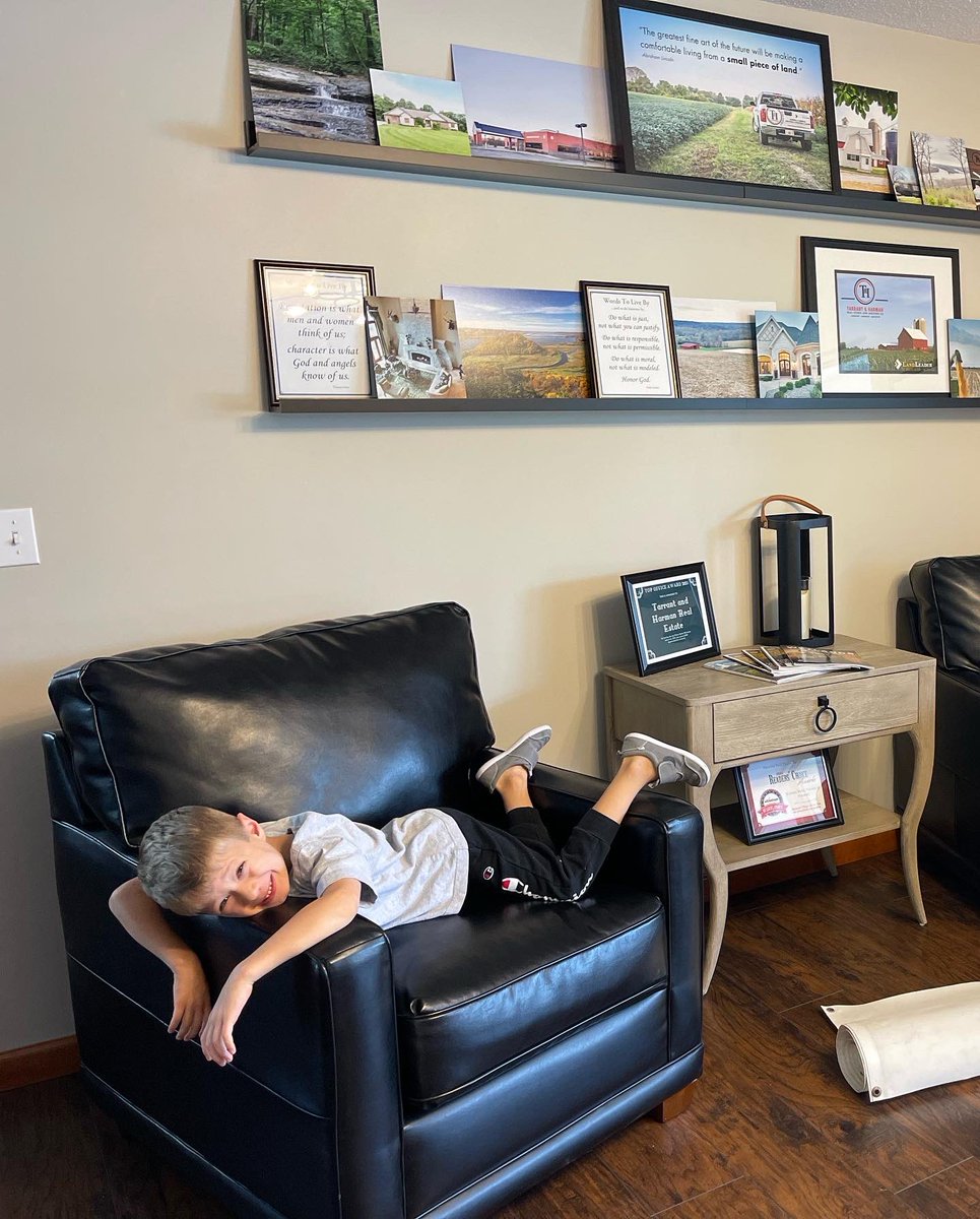 ”Dad, how do you make a carpet out of a cow?” 😎 Best question of the day (so far) while spending some time in our office in Illinois getting things ready to auction a beautiful piece of land on the Mississippi River.