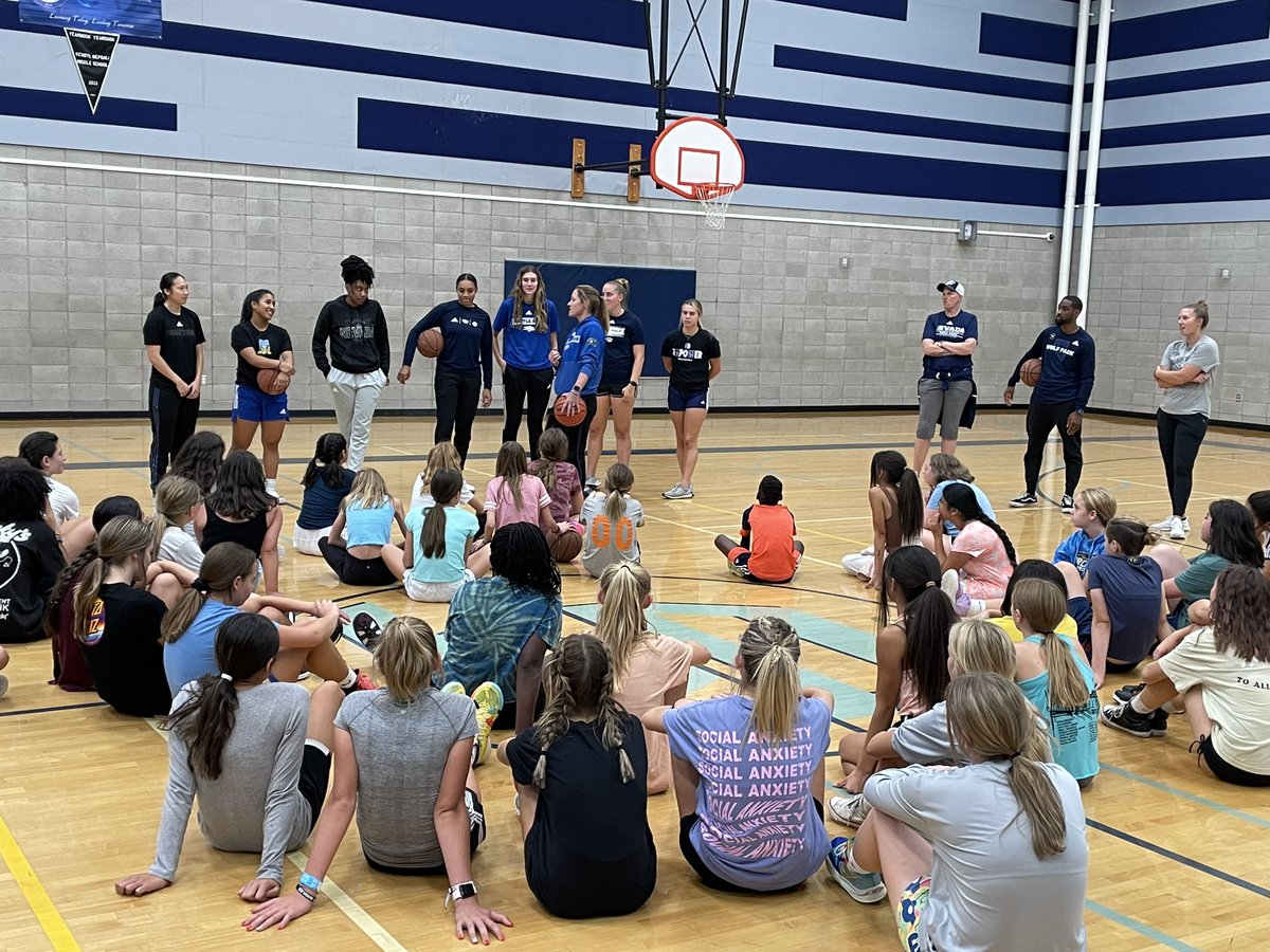 WashoeSchools's tweet photo. Thank you to @NevadaWBB for spending some time with some of our middle school students this week!
#OneCommunityOnePack x #WeAreWCSD https://t.co/0nMas0y1Fj
