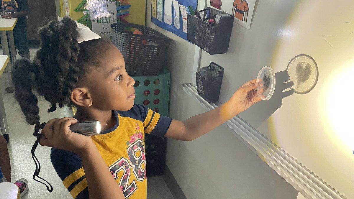 MrsDel_Angel's tweet photo. My #kinderCrew enjoyed a little science experiment on this Friday to explore light energy with translucent objects. 🔦 💡@HumbleISD_LLE #ScienceEducation # https://t.co/Hpf3cAN6mz