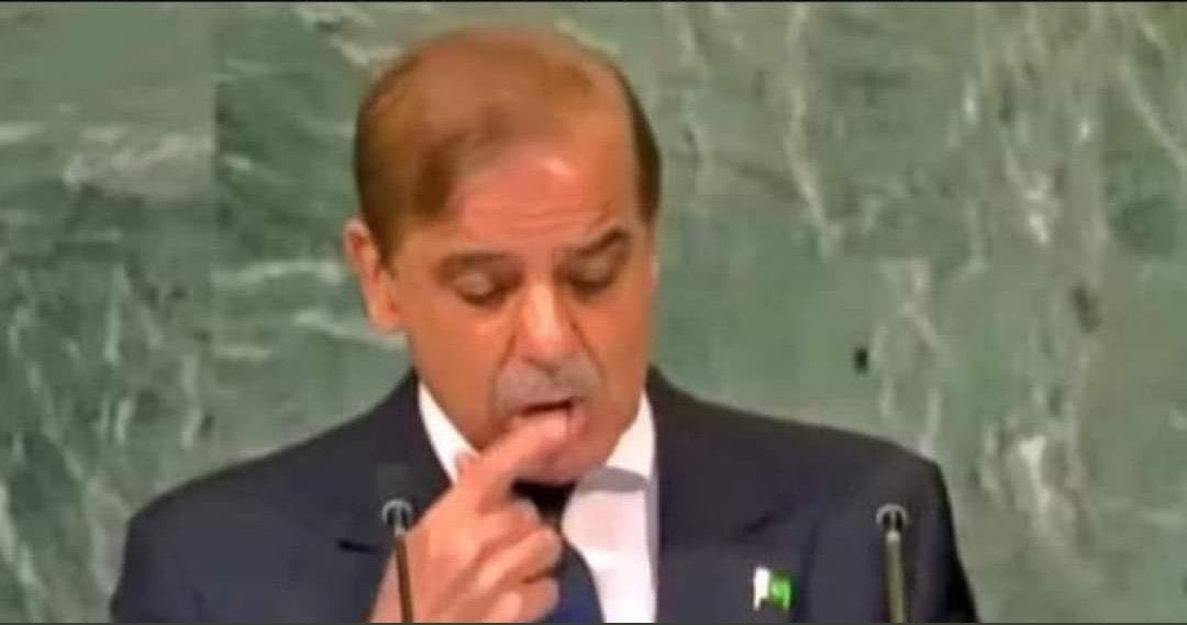 chibrarpti's tweet photo. يہ تھوک اس خاندان نے پٹواريوں سميت پوری قوم کو لگايا ہے https://t.co/9wH50ZwT5g