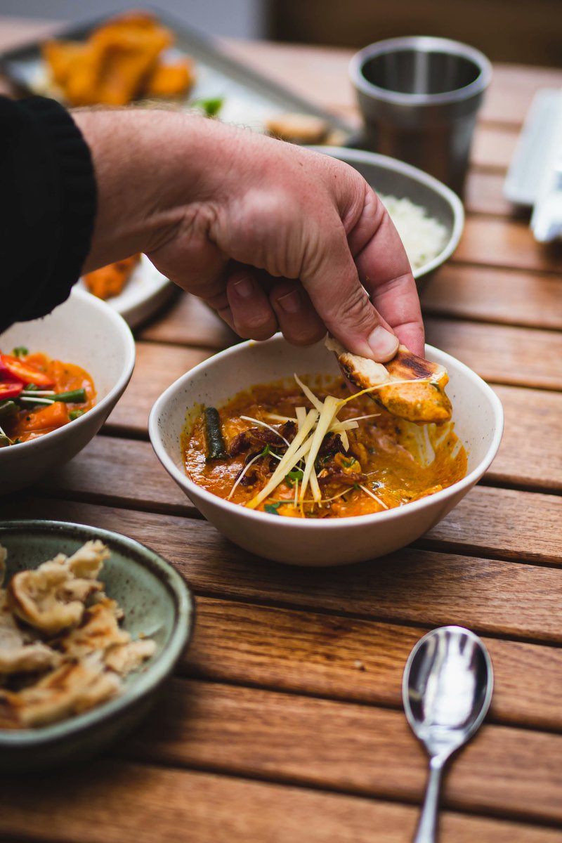 It's Friday guys - time for that weekend naan and curry combo you've been dreaming of!