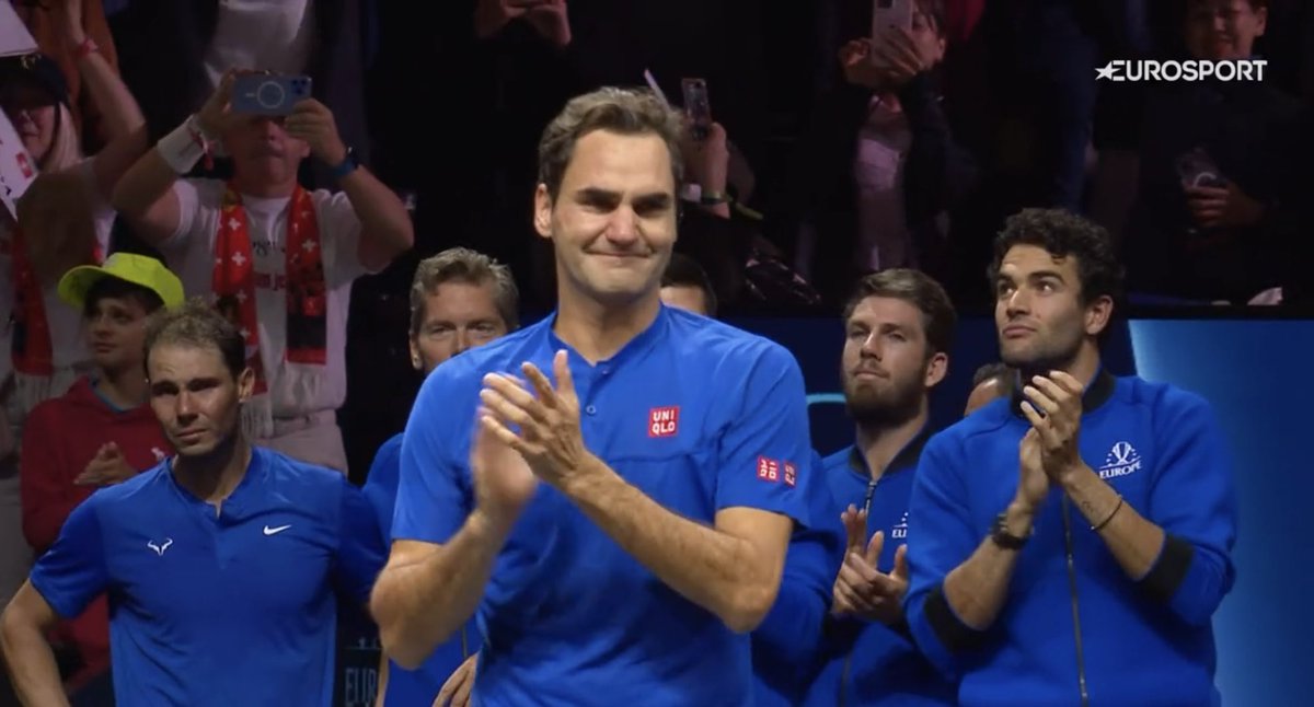 fermurciego's tweet photo. La cara de Rafa nos representa a todos. Se nos va una parte de nuestra vida, alguien que llevaba 24 años haciéndonos felices. Se retira Roger Federer y no hay consuelo posible. https://t.co/xOtV2heTaY