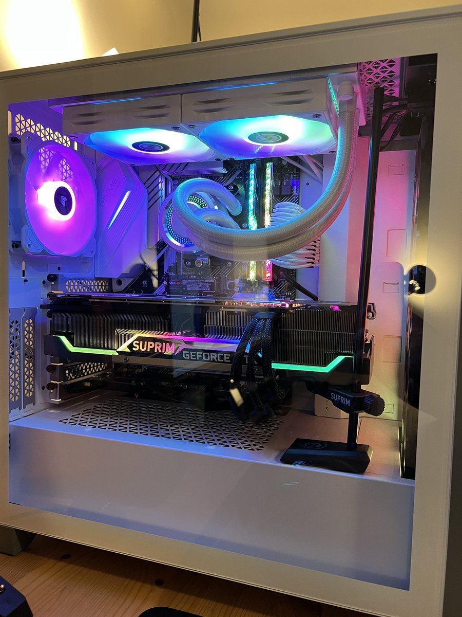 FuzzyBlueMonkey's tweet photo. @NZXT https://t.co/sHdRBBttzQ