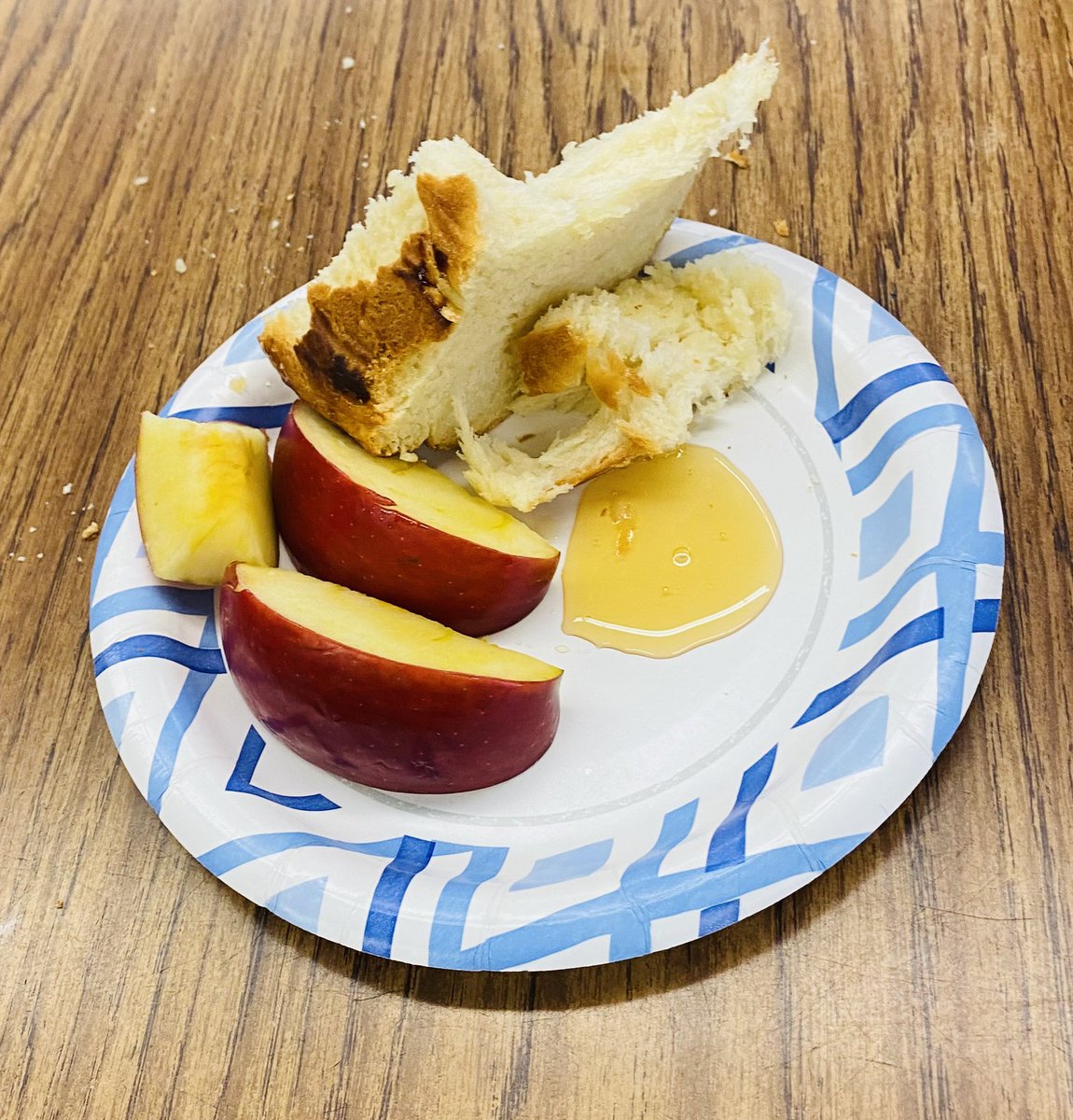 MrsSully74's tweet photo. How can we teach cultural diversity through the standards? So many ways, but Social Studies and ELA are my two favorites. Students and their family members treated us to a lesson in the Jewish holiday Rosh Hashanah. #DiversityandInclusion https://t.co/yvXuFQGUWU