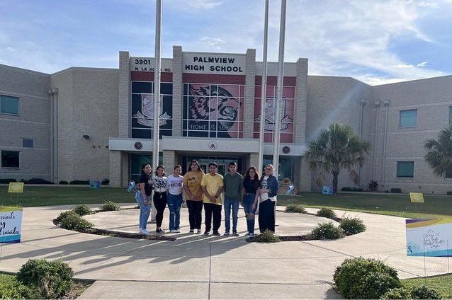 PalmviewNHS's tweet photo. Over the month of September, Palmview
High School NHS has spread suicide prevention awareness with @em3hope 💛Thank you to this foundation, members, and our community for reminding everyone that nobody stands alone. Your life is worth living for.
#youmatter #suicideprevention https://t.co/1vfUEZQeon