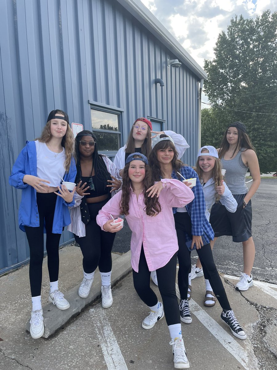 LHSJayCrew's tweet photo. Thank you @Blue_Jay_Nation for the KC Ice truck for the freshmen tailgate! Class of 2026 loved the shaved ice, corn hole games, and tickets to the game and it’s safe to say Jay Crew enjoyed the treats and fun too🙌 https://t.co/0ERsETG3yM