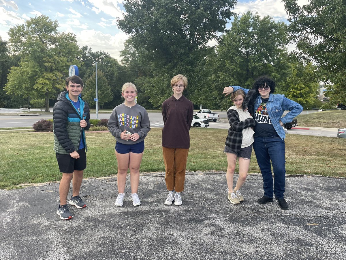 LHSJayCrew's tweet photo. Thank you @Blue_Jay_Nation for the KC Ice truck for the freshmen tailgate! Class of 2026 loved the shaved ice, corn hole games, and tickets to the game and it’s safe to say Jay Crew enjoyed the treats and fun too🙌 https://t.co/0ERsETG3yM