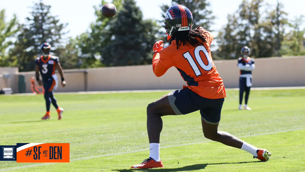 Broncos's tweet photo. Working all week for Sunday night. 💪

#SFvsDEN 📸's » https://t.co/Dg4S32UYR4 https://t.co/fDNUsZmmzr