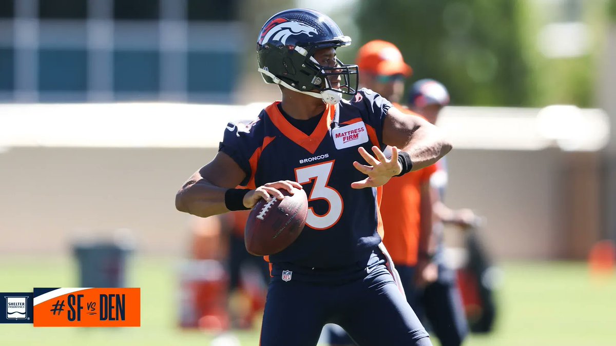 Broncos's tweet photo. Working all week for Sunday night. 💪

#SFvsDEN 📸's » https://t.co/Dg4S32UYR4 https://t.co/fDNUsZmmzr