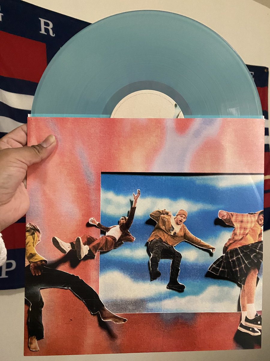 nellavida's tweet photo. IM HOLDING 5SOS5 IN MY HANDS AHHHH, THIS VINYL VARIANT IS SO PRETTY 🫶🏽✨ #5SOS5 @5SOS 
@Luke5SOS @Ashton5SOS @Michael5SOS @Calum5SOS https://t.co/XWWzNVL6ET