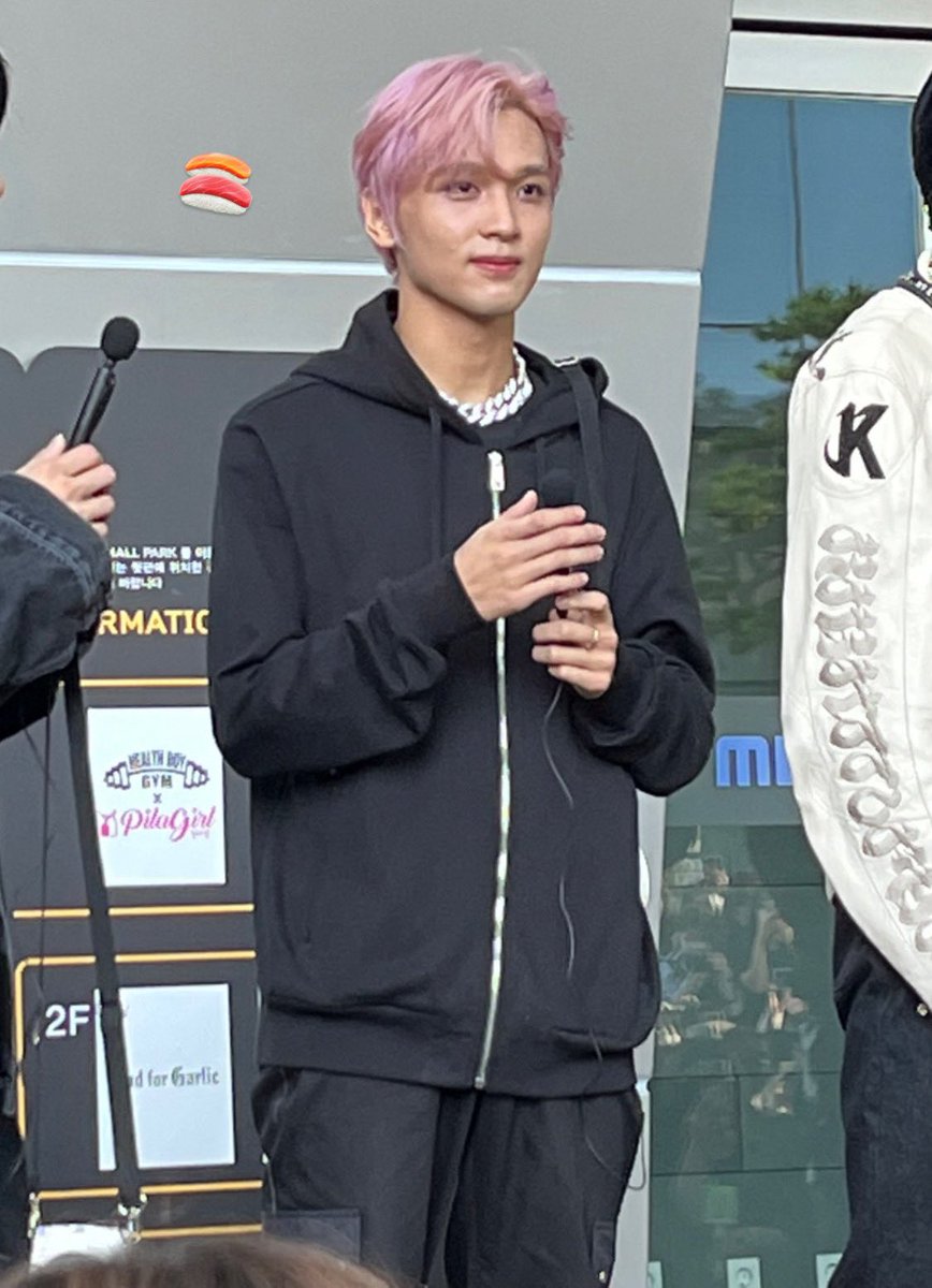 thehaec's tweet photo. he has his hair up today 🥰 https://t.co/ut49pSWXFD