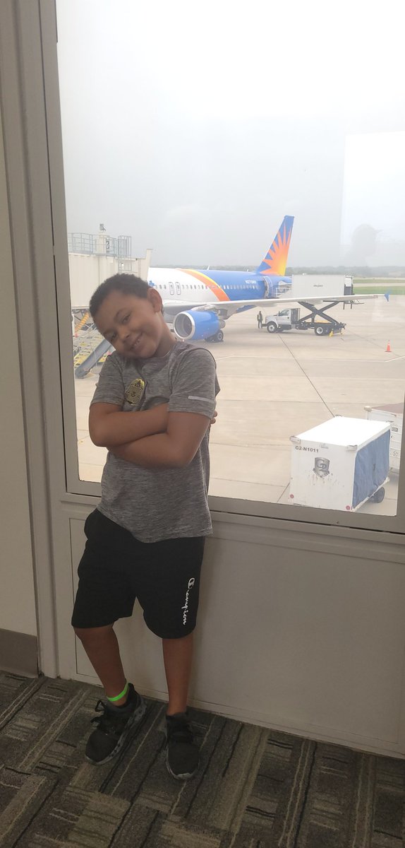ProBubz's tweet photo. First Plane ride #HCSOrlando22 #HCS #Halo #eSports #gamerkid https://t.co/OGP65GjTqD