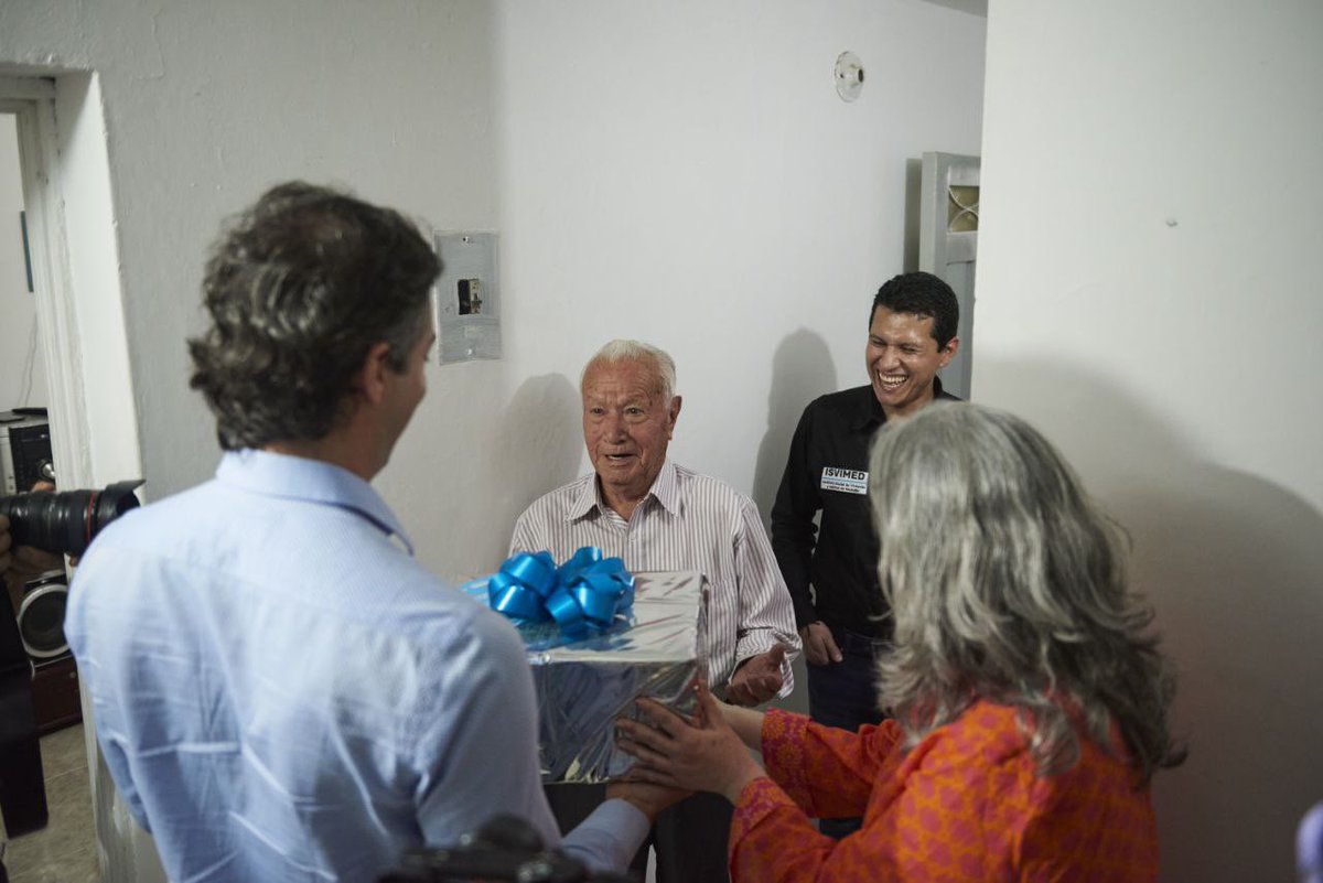 QuinteroCalle's tweet photo. Hoy contamos 5000 historias nuevas. 
Con el mejoramiento de vivienda miles de familias tienen una mejor calidad de vida. Junto con @Minvivienda haremos realidad muchos sueños más. https://t.co/q95yTrqZFg