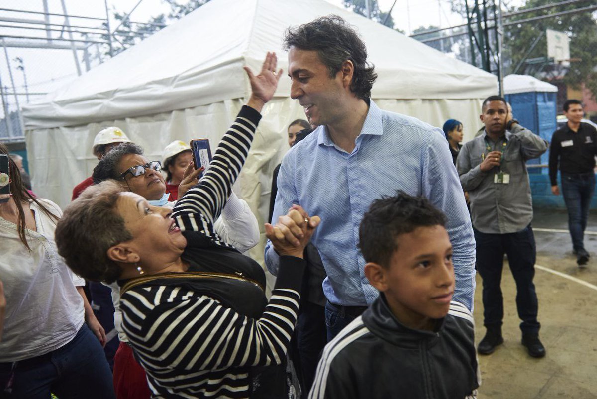QuinteroCalle's tweet photo. Hoy contamos 5000 historias nuevas. 
Con el mejoramiento de vivienda miles de familias tienen una mejor calidad de vida. Junto con @Minvivienda haremos realidad muchos sueños más. https://t.co/q95yTrqZFg
